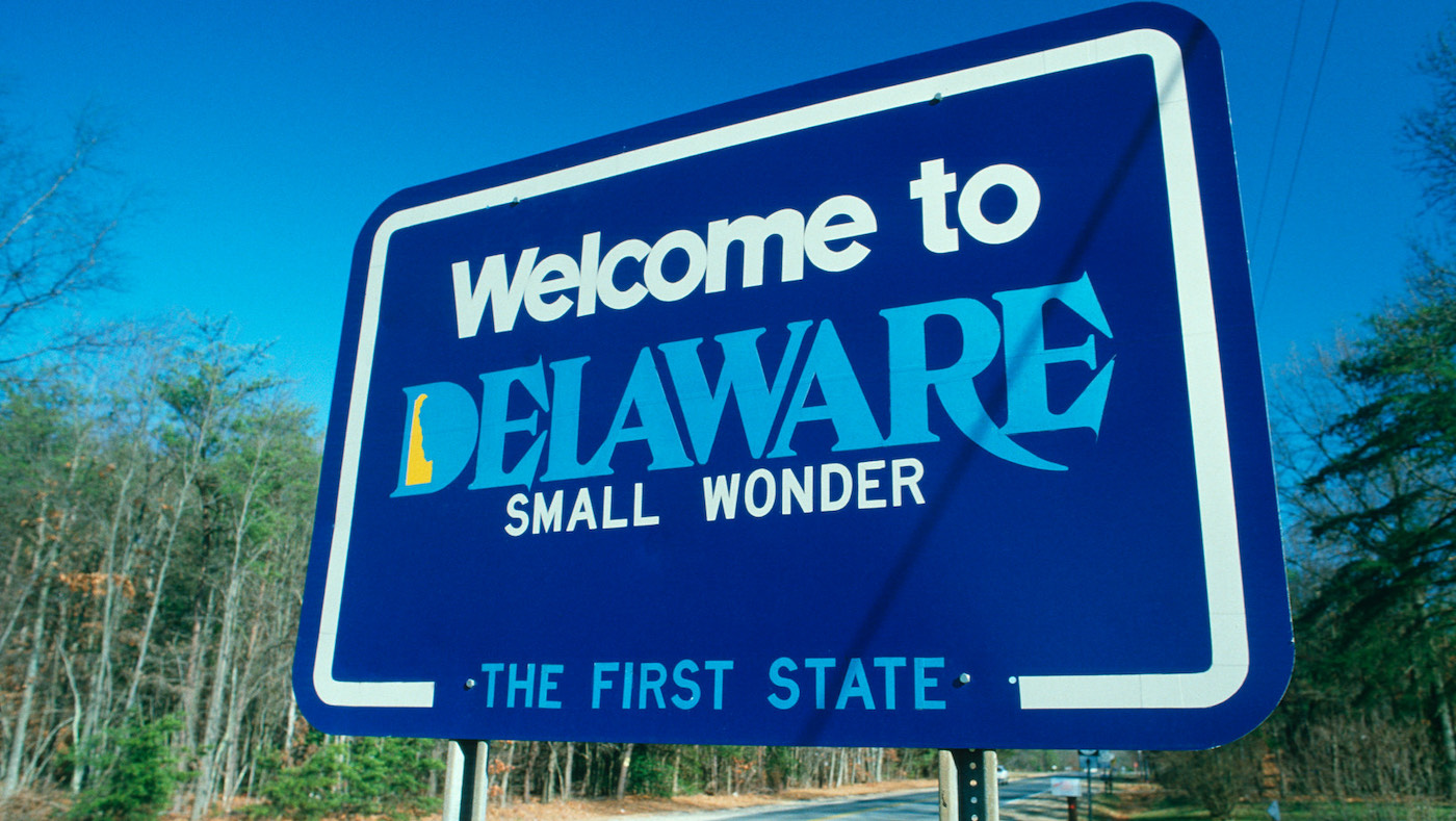Photograph of the "Welcome to Delaware" sign.